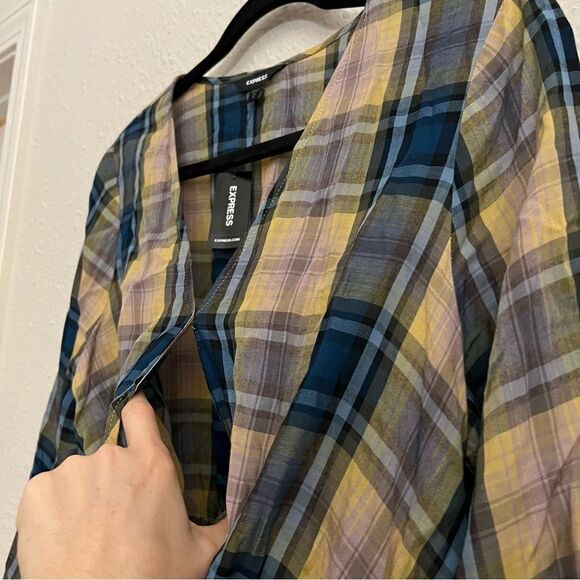 Express Plaid Surplice Peplum Top Blouse NEW Size Medium - Picture 4 of 9